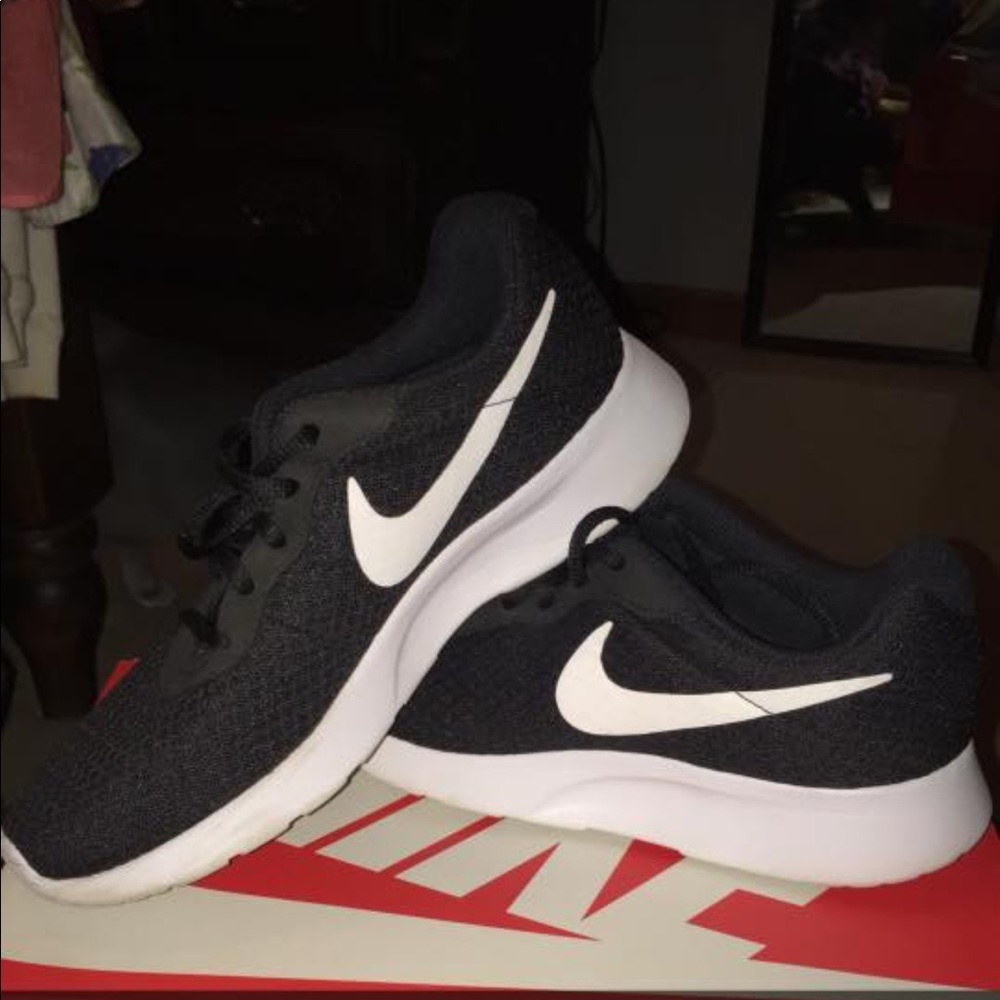 Nike Tanjun